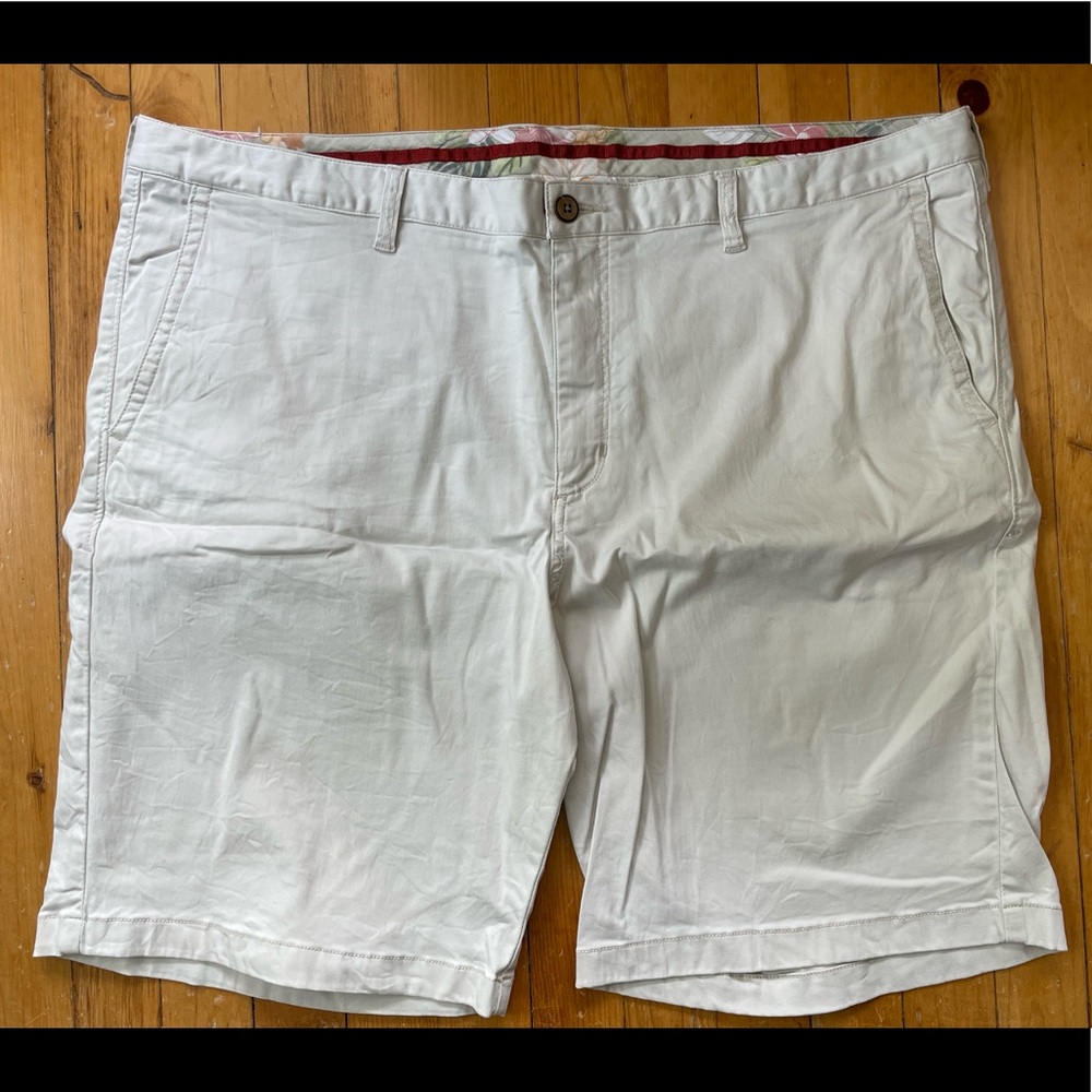 Tommy Bahama Khaki Shorts size 42